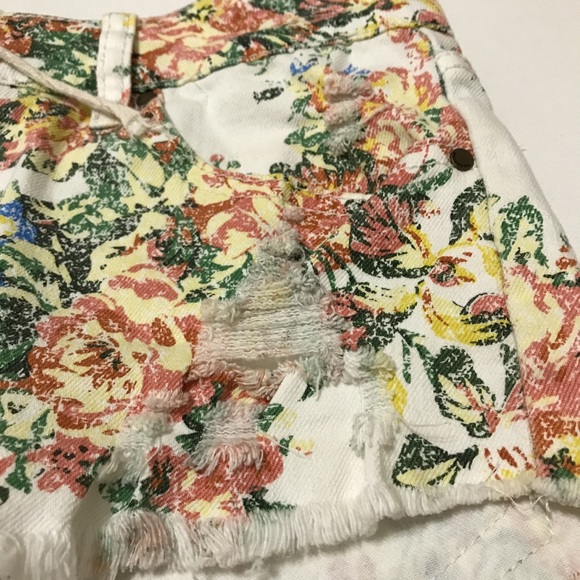 Billabong Floral Short Shorts - Picture 5 of 8